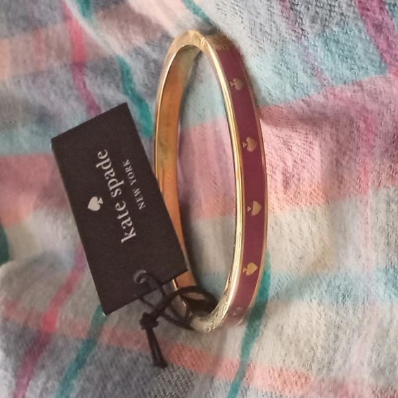 Kate Spade New York 'Spot the Spade' Enamel Hinged Bangle Bracelet - Picture 10 of 10